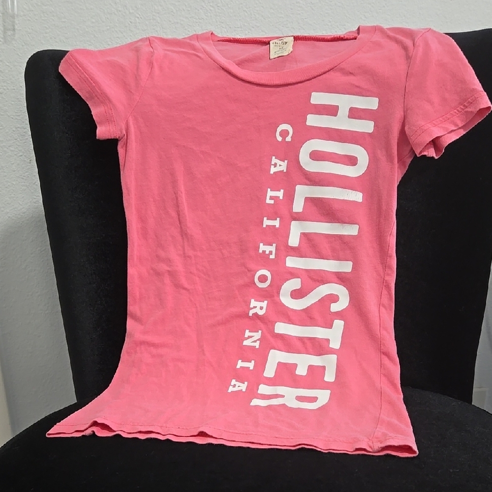 Vintage Y2K Hollister Pink Fitted Short Sleeve Tee with Bold Logo